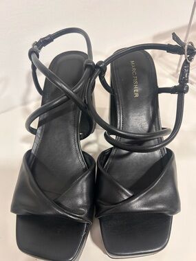 Marc Fisher Black Strappy Block Heel Sandals Minimal Chic Retro Going Out Sz 8.5